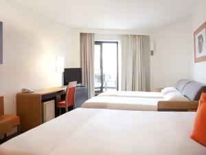 Hotel Novotel Massy Palaiseau : Chambre Supérieure avec 1 Lit Queen-Size et 1 Canapé 