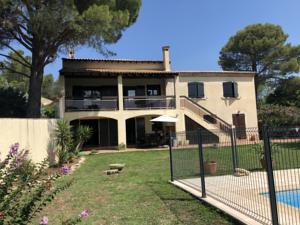 Appartement Au coeur de la pinede : photos des chambres