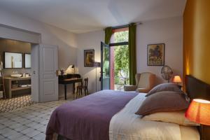 Chambres d'hotes/B&B Clos Des Aspres : Chambre Double Supérieure - Vue sur Jardin et Montagne - Rez-de-Chaussée