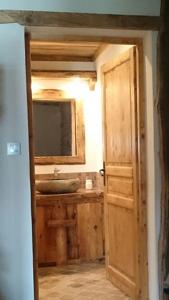 Hebergement Ferme familiale chez Lili : Chambre Lit King-Size - Vue sur Montagne