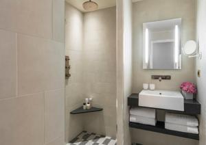 Hotel Best Western Premier Ducs de Bourgogne : Chambre Standard Lit Queen-Size