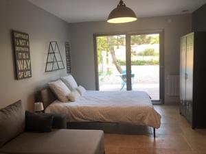 Chambres d'hotes/B&B Cosy Wood House : Chambre Familiale - Vue sur Jardin