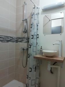 Appartement Chic studio in Paris : photos des chambres