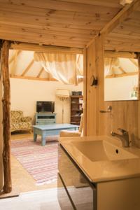 Hebergement Yourte Contemporaine : photos des chambres