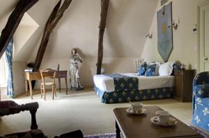 Hotel Chateau de Brou : Chambre Quadruple avec Salle de Bains Privative
