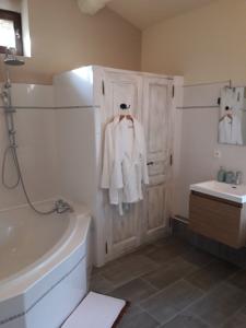 Chambres d'hotes/B&B la magnanerie de camias : photos des chambres
