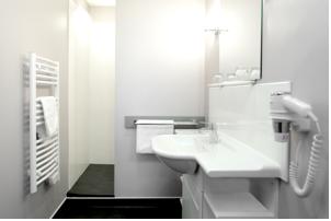 Hotel & Restaurant - Le Manoir des Cedres : photos des chambres