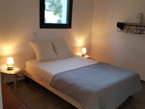 Hebergement La Cigale se prelasse aux Lacs et dans le jacuzzi : photos des chambres