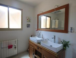 Hebergement Gard-Ardeche Piscine privee et vue sur le rhone, villa de confort. : photos des chambres