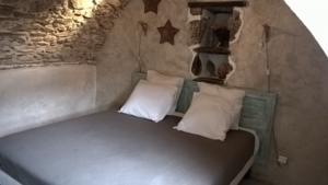 Chambres d'hotes/B&B la magnanerie de camias : Chambre Double ou Lits Jumeaux avec Salle de Bains Privative Séparée