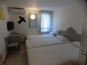 NESTOR HOTEL (Le pre Vert) : Chambre Familiale avec Salle de Bains Privative