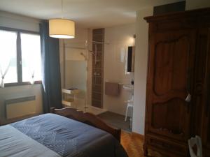 Chambres d'hotes/B&B Chambres d'hotes de Sauviolle : Chambre Double avec Salle de Bains Privative