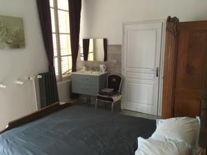 Chambres d'hotes/B&B Chateau Nevers : Suite - Vue sur Jardin