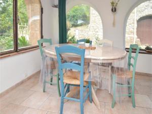 Appartement Three-Bedroom Apartment in St-Sebastien d'Aigref. : photos des chambres