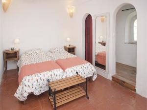 Appartement Three-Bedroom Apartment in St-Sebastien d'Aigref. : photos des chambres