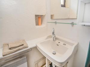 Appartement Two-Bedroom Apartment in St-Sebastien d'Aigref. : photos des chambres