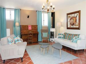 Hebergement Holiday Home Montelimar Nord with Fireplace XII : photos des chambres