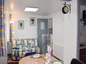 Appartement 0-Bedroom Apartment in Treguier : photos des chambres