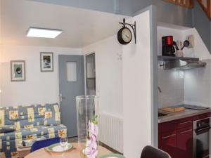 Appartement 0-Bedroom Apartment in Treguier : photos des chambres
