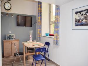 Appartement 0-Bedroom Apartment in Treguier : photos des chambres