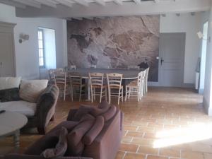 Hebergement Grande maison au calme, piscine, parc arbore : photos des chambres