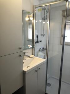 Chambres d'hotes/B&B Mudaison B&B : Chambre Double avec Salle de Bains Privative