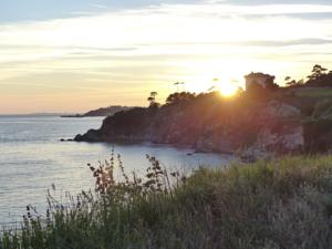 Hebergement Mobil-Home Camping 5* piscine a 500 m de la mer : photos des chambres