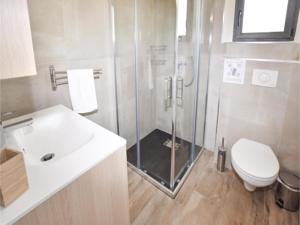Hebergement Four-Bedroom Holiday Home in Saint Hilaire D'Ozilha : photos des chambres