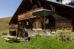 Hebergement Reine des Aravis - chalet isole : photos des chambres