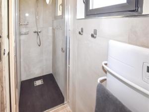 Hebergement Four-Bedroom Holiday Home in Saint Hilaire D'Ozilha : photos des chambres