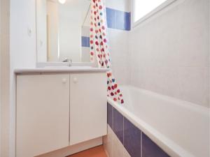 Hebergement Three-Bedroom Holiday Home in Calvisson : photos des chambres