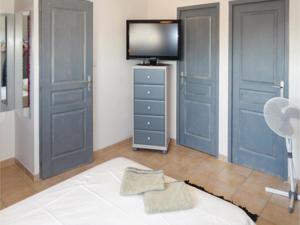 Hebergement Four-Bedroom Holiday Home in Montblanc : photos des chambres