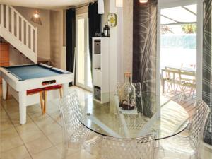 Hebergement Four-Bedroom Holiday Home in Montblanc : photos des chambres
