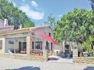 Hebergement One-Bedroom Holiday Home in Pelissanne : photos des chambres