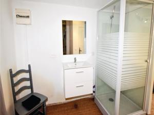 Hebergement Five-Bedroom Holiday Home in Grignan : photos des chambres