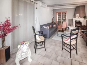 Hebergement Four-Bedroom Holiday Home in Valreas : photos des chambres