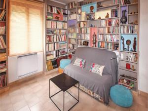 Hebergement Four-Bedroom Holiday Home in Valreas : photos des chambres