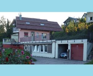 Hebergement Aux Balcons Des Xettes : photos des chambres