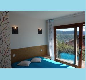 Hebergement Aux Balcons Des Xettes : photos des chambres