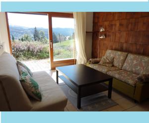 Hebergement Aux Balcons Des Xettes : photos des chambres