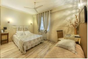Hotel Logis Le Printemps - Montelimar : Chambre Triple