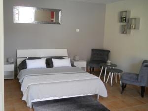 Appartement STUDIO INDEPENDANT LA TURBIE : photos des chambres