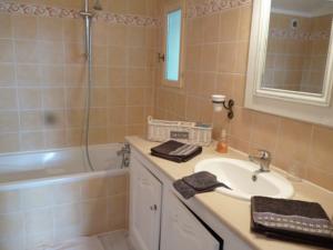 Petit Appartement Pont du Gard : photos des chambres