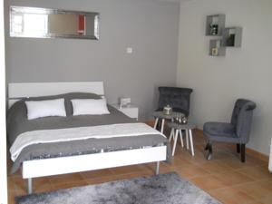 Appartement STUDIO INDEPENDANT LA TURBIE : photos des chambres