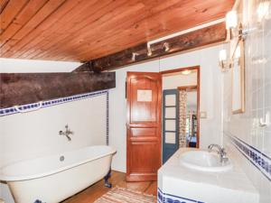 Hebergement Holiday Home Finestret with a Fireplace 09 : photos des chambres