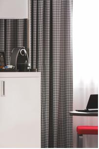 Hotel Mercure Paris CDG Airport & Convention : Chambre Familiale avec 2 Lits Doubles (2 Adultes) 