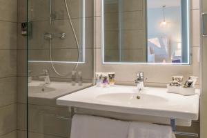 Hotel Mercure Paris Pont de Levallois Neuilly : Chambre Standard Lit Queen-Size