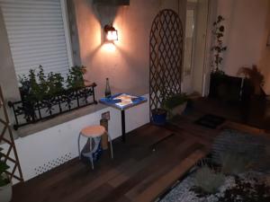 Appartement Au coeur du Bourget, A quelques minutes de Paris : studio en rez de jardin, semi privatif. : photos des chambres