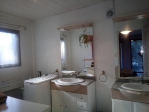 Hebergement maison calme et ombragee, la campagne a la ville : photos des chambres