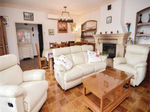 Hebergement Four-Bedroom Holiday Home in Cornillion Confoux : photos des chambres